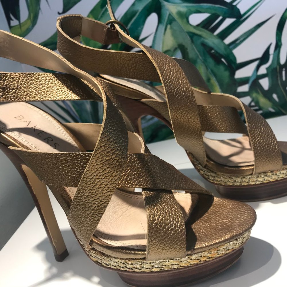 Gold strappy sandals - wraparound size 6M - fits 7